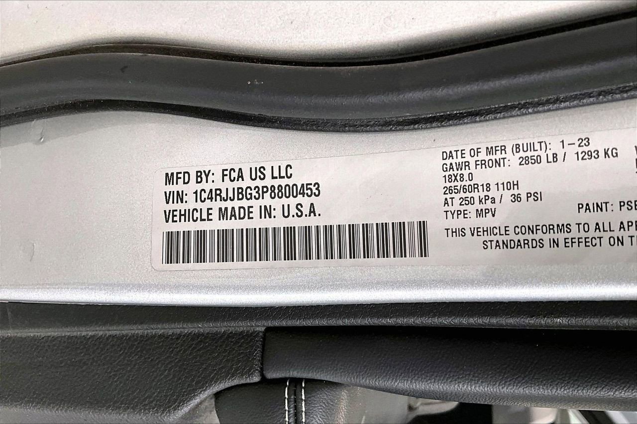 Used 2023 Jeep Grand Cherokee L Limited w/ Luxury Tech Group II image 8