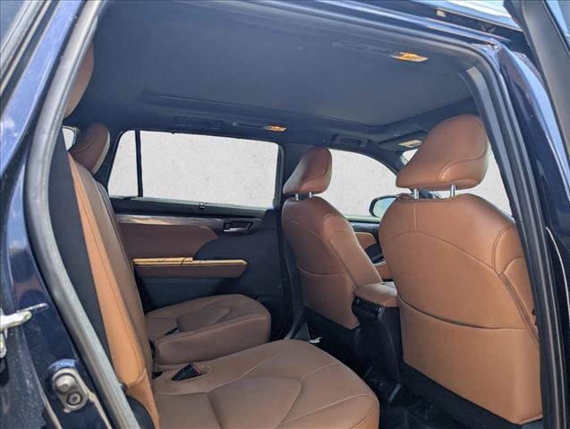Certified 2026 Toyota Highlander Platinum AWD/4WD image 14