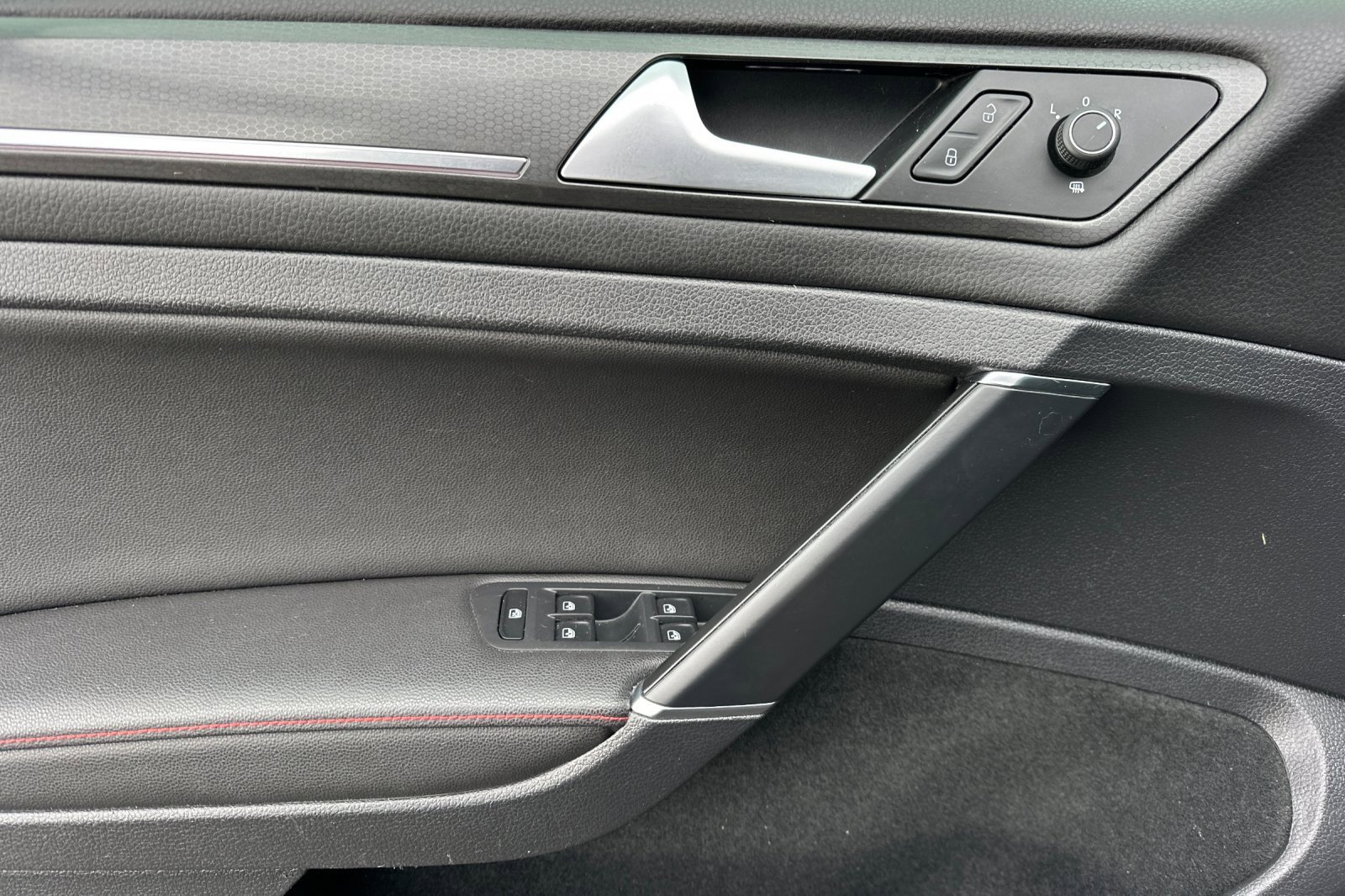 Used 2021 Volkswagen GTI SE image 10