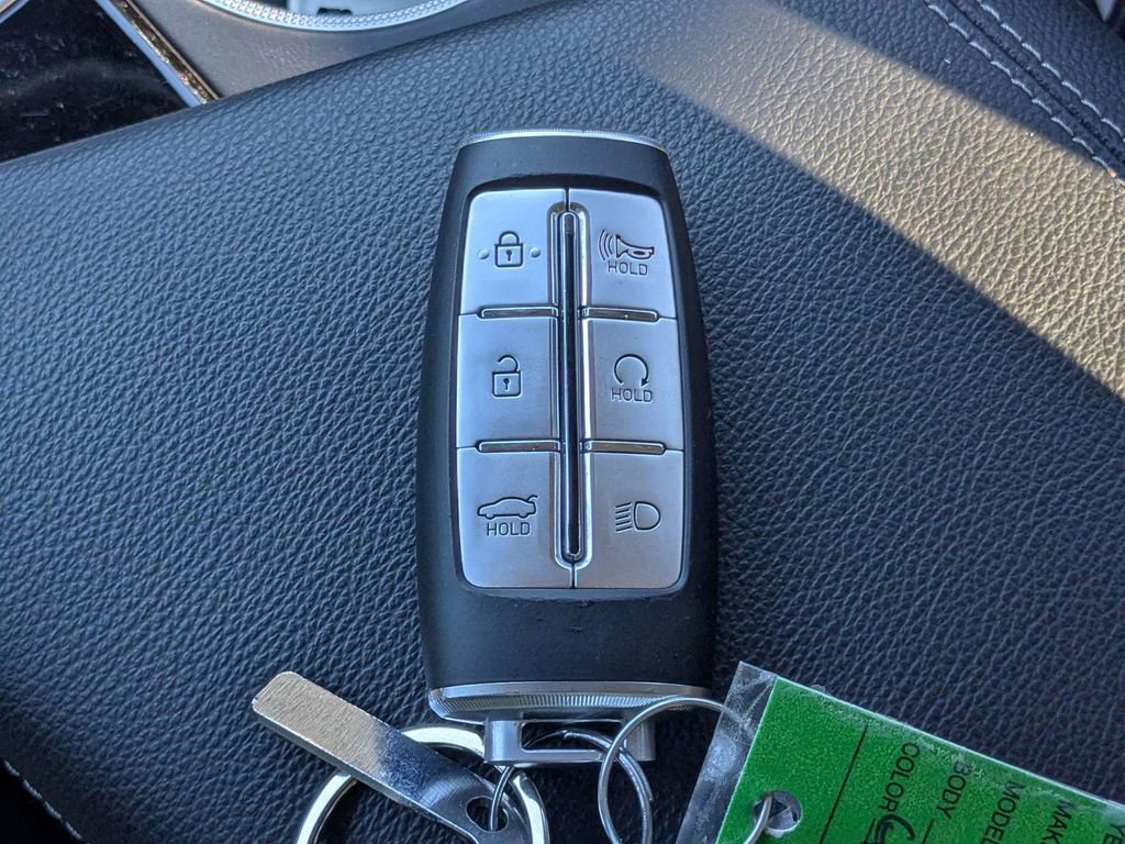 Used 2023 Genesis G70 2.0T image 32