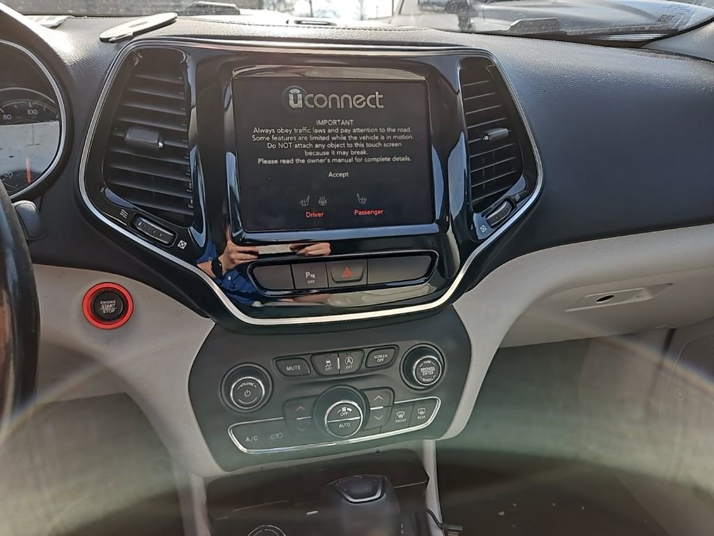 Used 2019 Jeep Cherokee Limited image 19