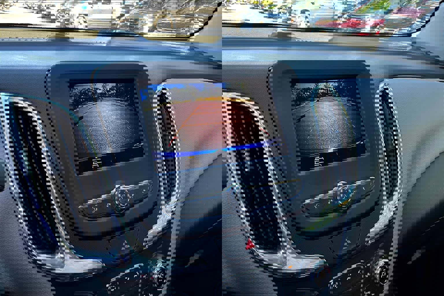 Used 2020 Chevrolet Equinox LT w/ Driver Convenience Package image 21