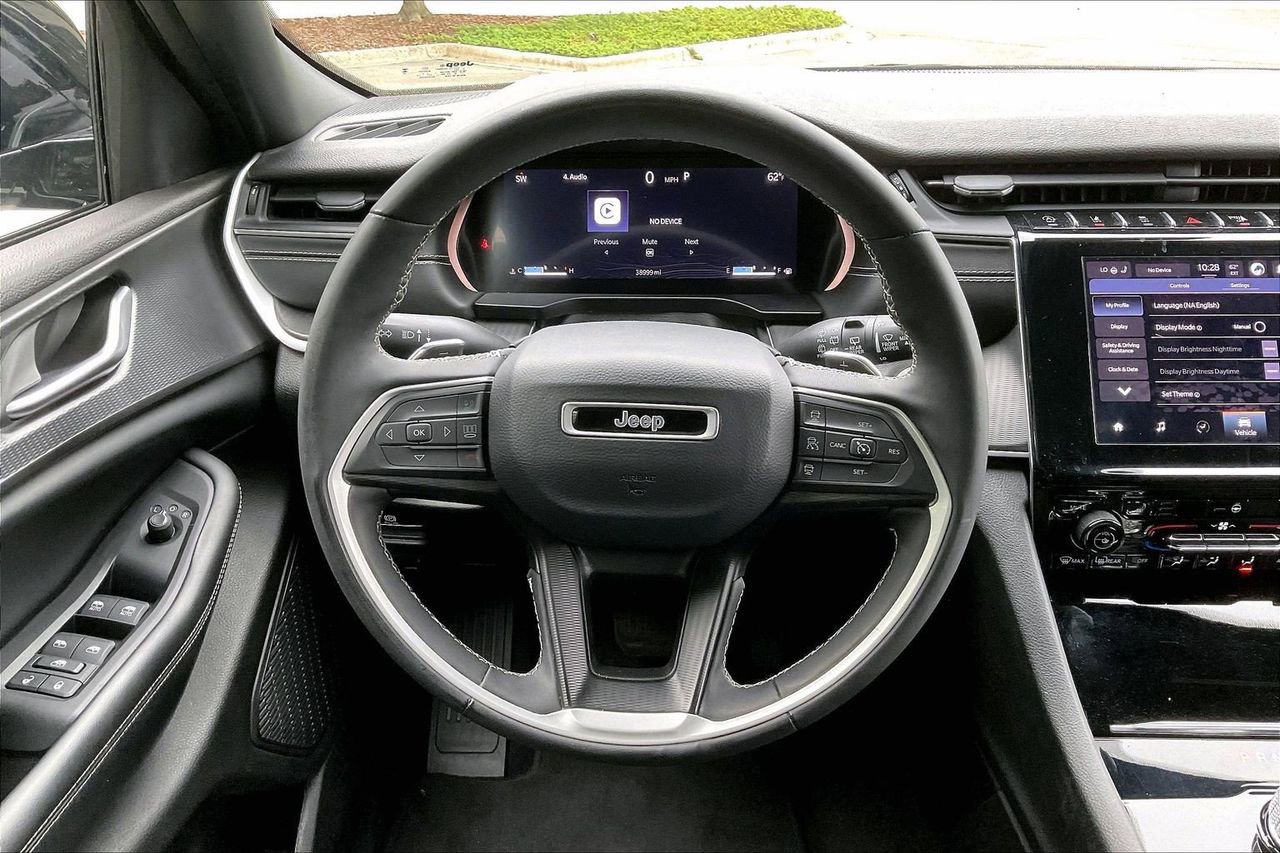 Certified 2023 Jeep Grand Cherokee Altitude AWD/4WD image 10