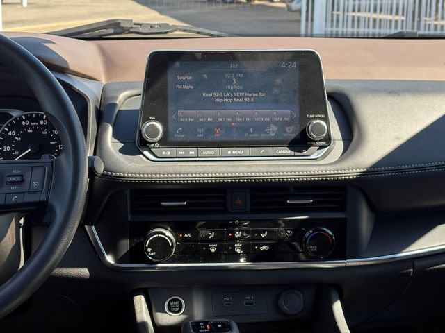 Used 2023 Nissan Rogue S AWD/4WD image 18