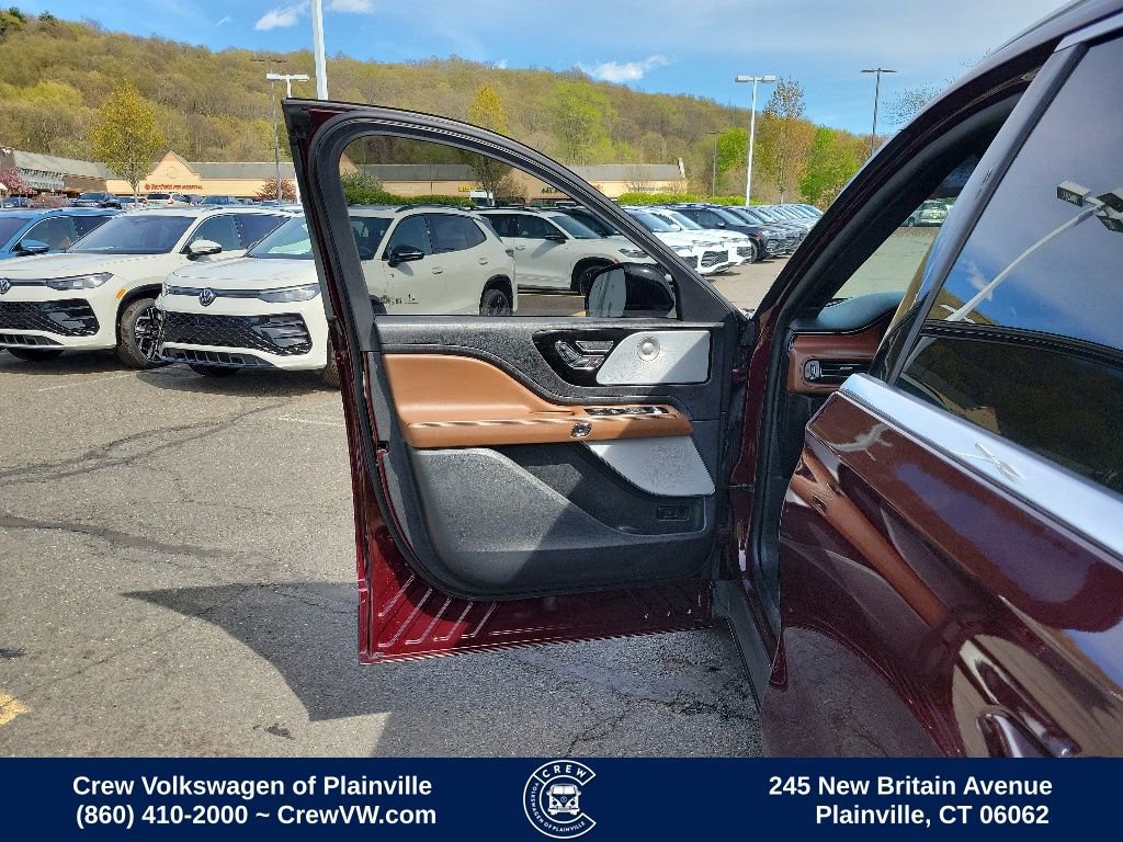 Used 2020 Lincoln Aviator Reserve w/ Equipment Group 202A AWD/4WD image 39