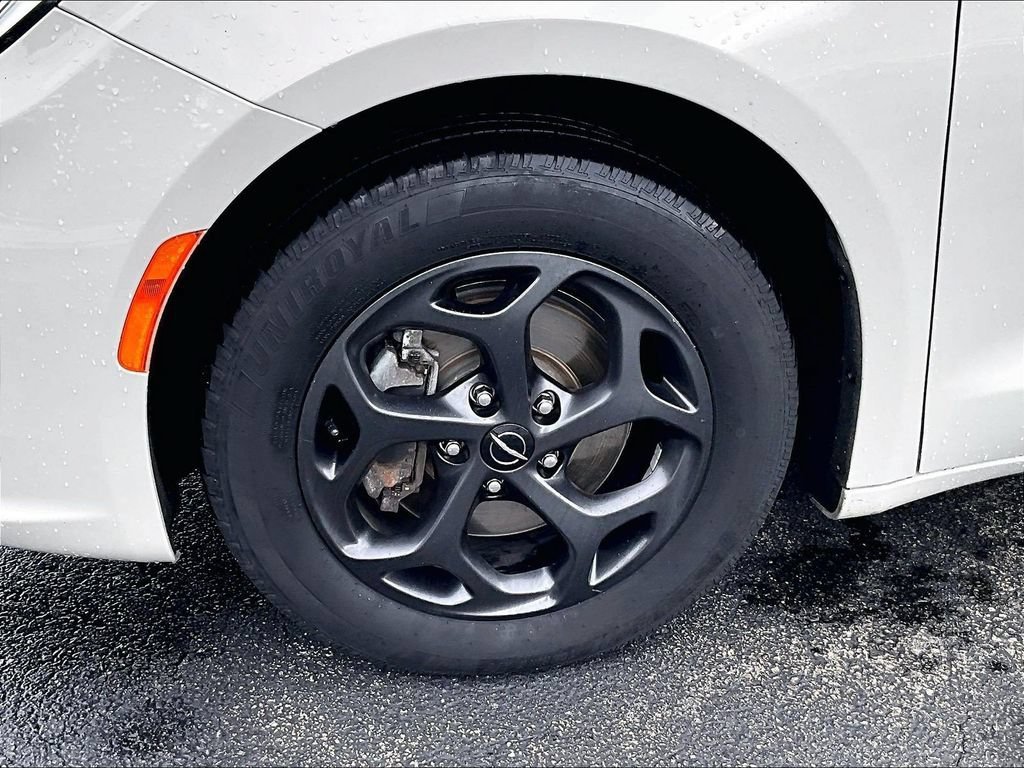 Used 2021 Chrysler Pacifica Touring w/ S Appearance Package FWD image 7