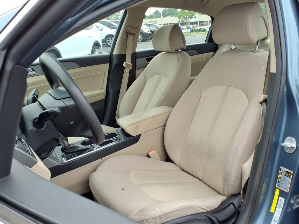Used 2016 Hyundai Sonata SE FWD image 2