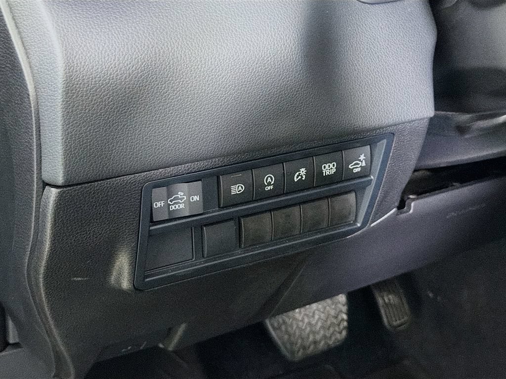 Used 2025 Toyota Tundra Limited AWD/4WD image 13