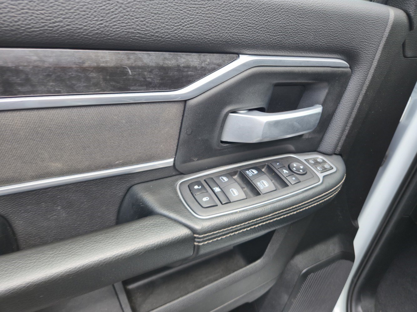 Used 2024 RAM 3500 Big Horn AWD/4WD image 34