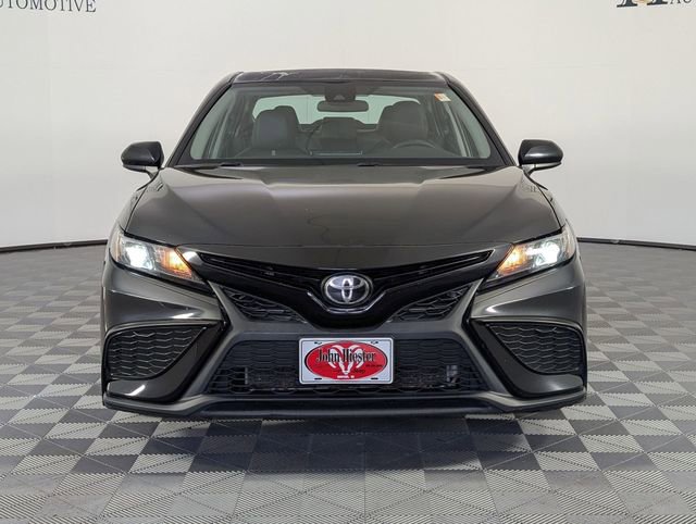 Used 2021 Toyota Camry SE image 3
