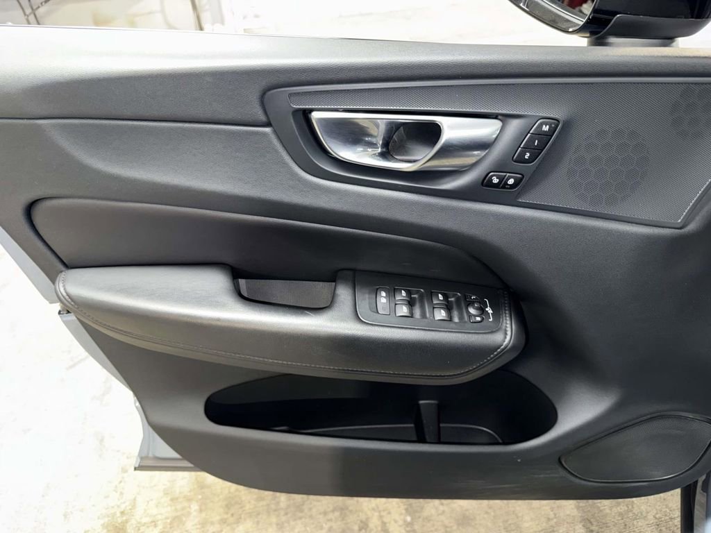 Used 2023 Volvo XC60 T8 Plus image 20