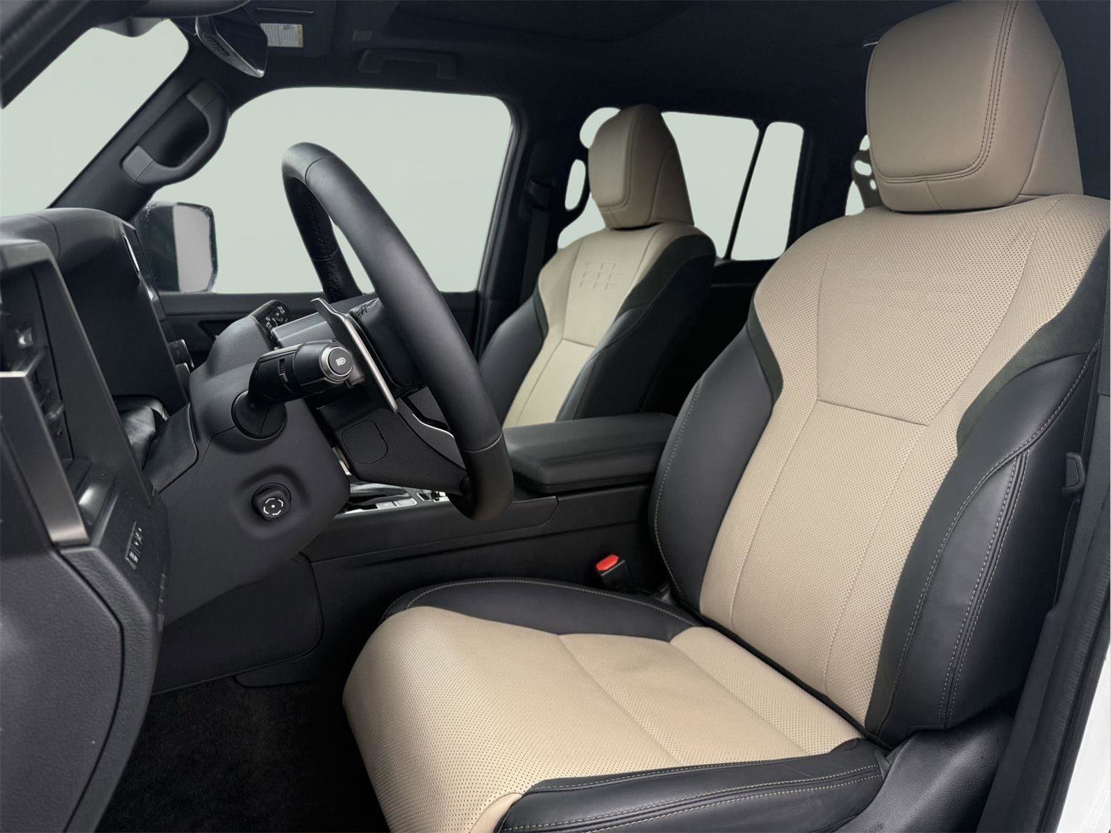 Used 2024 Lexus GX 550 image 12