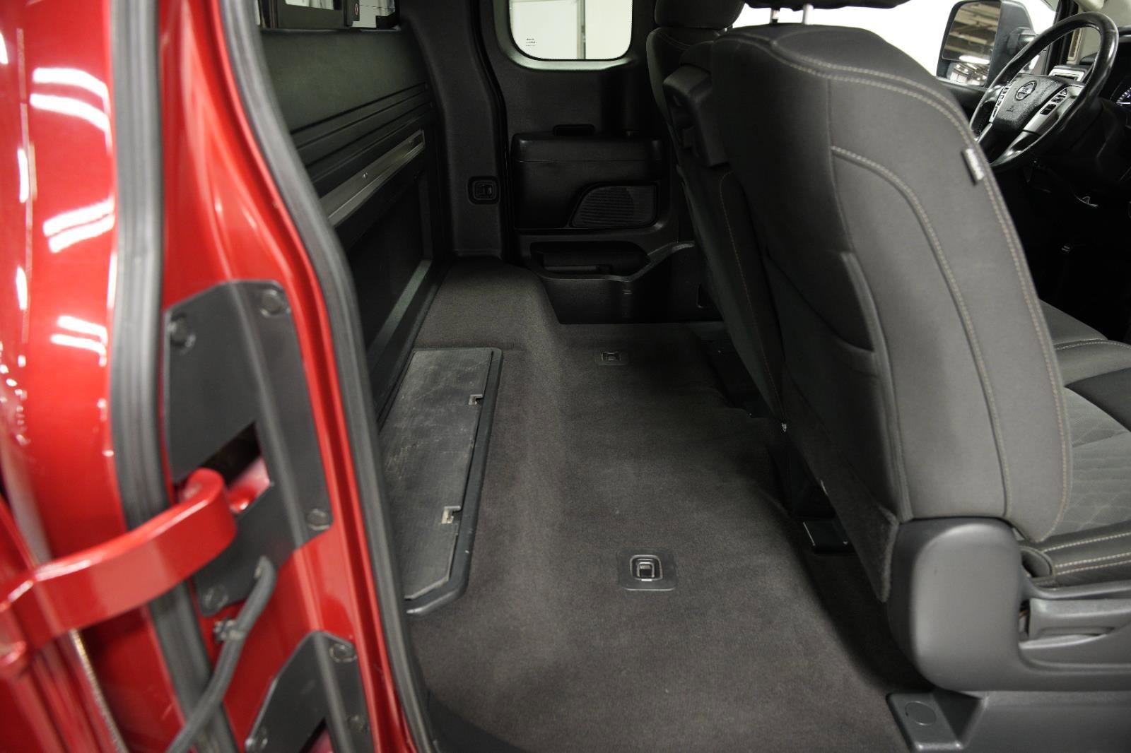 Used 2017 Nissan Titan SV image 15