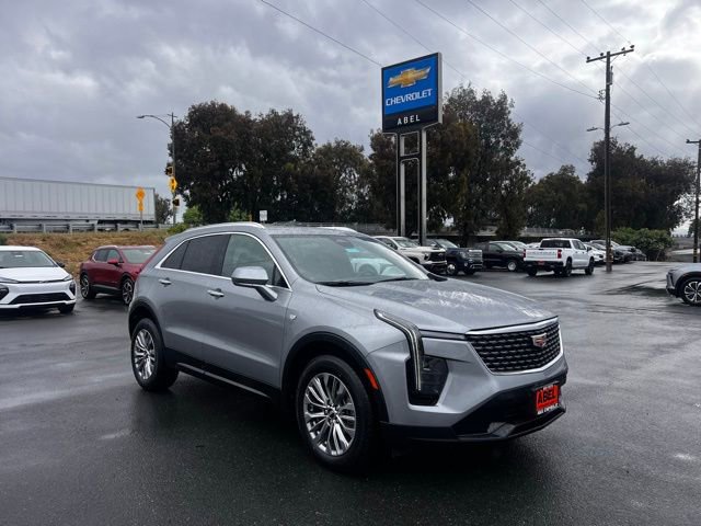 Used 2024 Cadillac XT4 Premium Luxury image 2