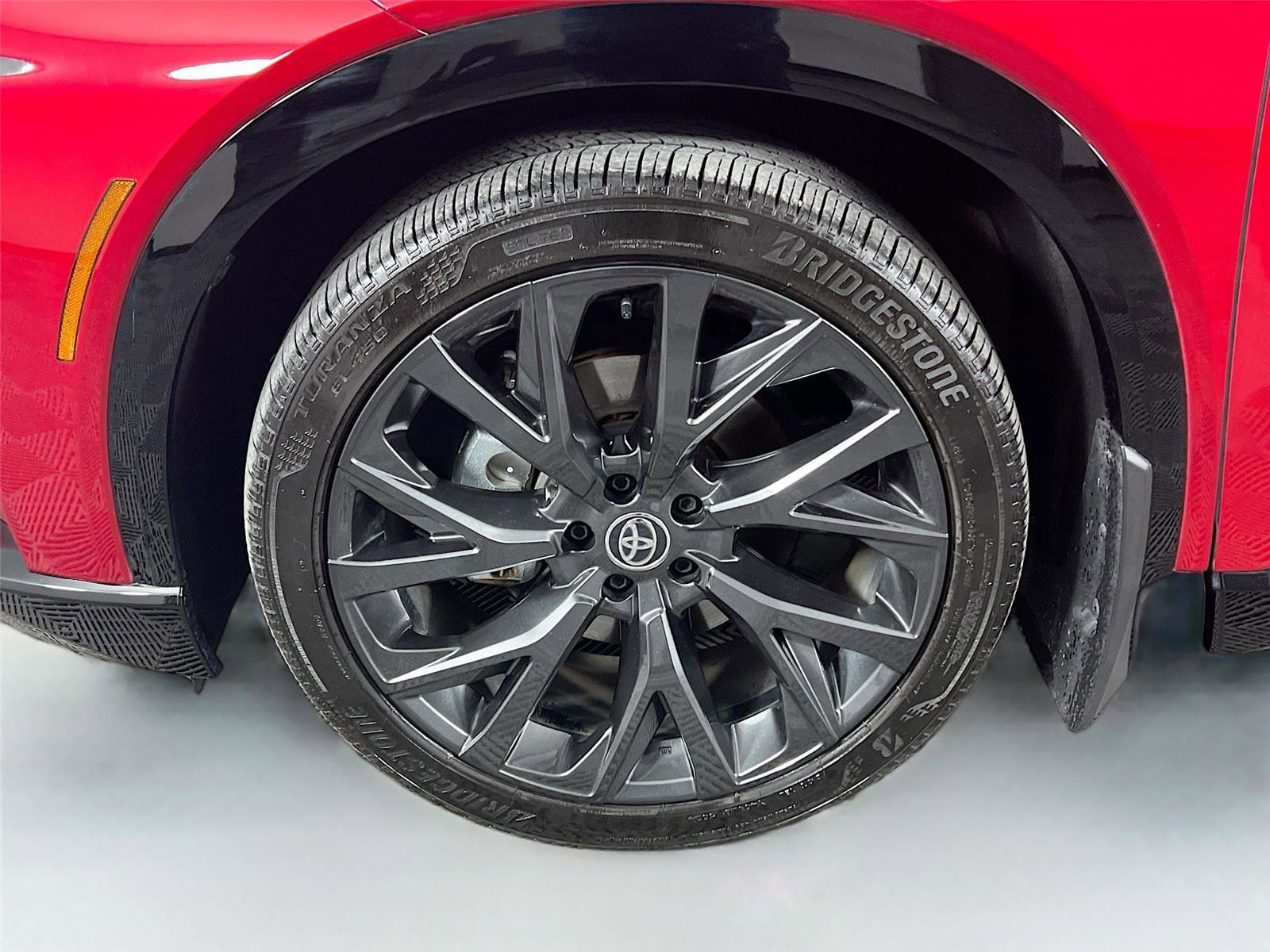 Used 2025 Toyota Crown Signia w/ Advanced Technology Package image 30