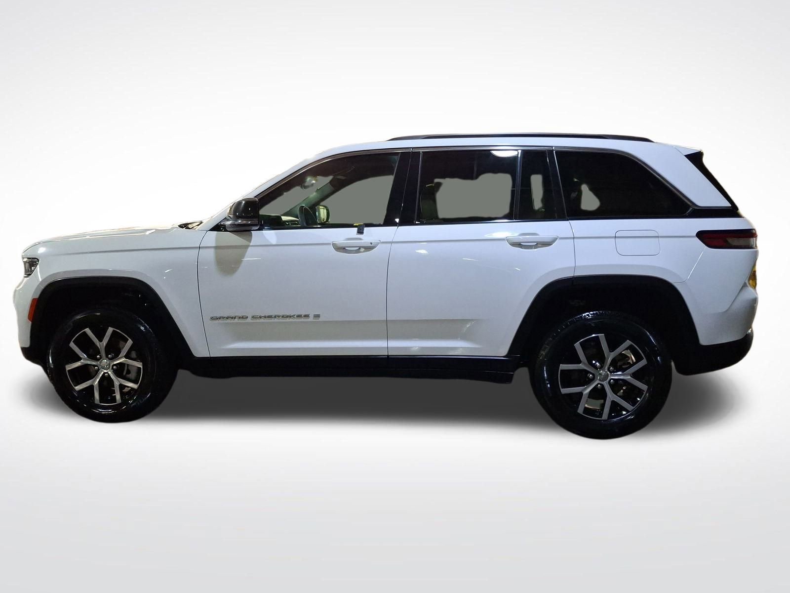 Certified 2024 Jeep Grand Cherokee Limited image 4