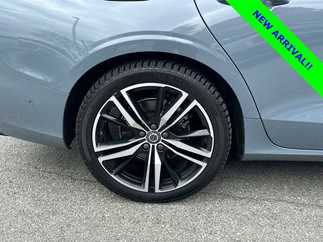 Used 2022 Volvo S60 B5 R-Design image 17