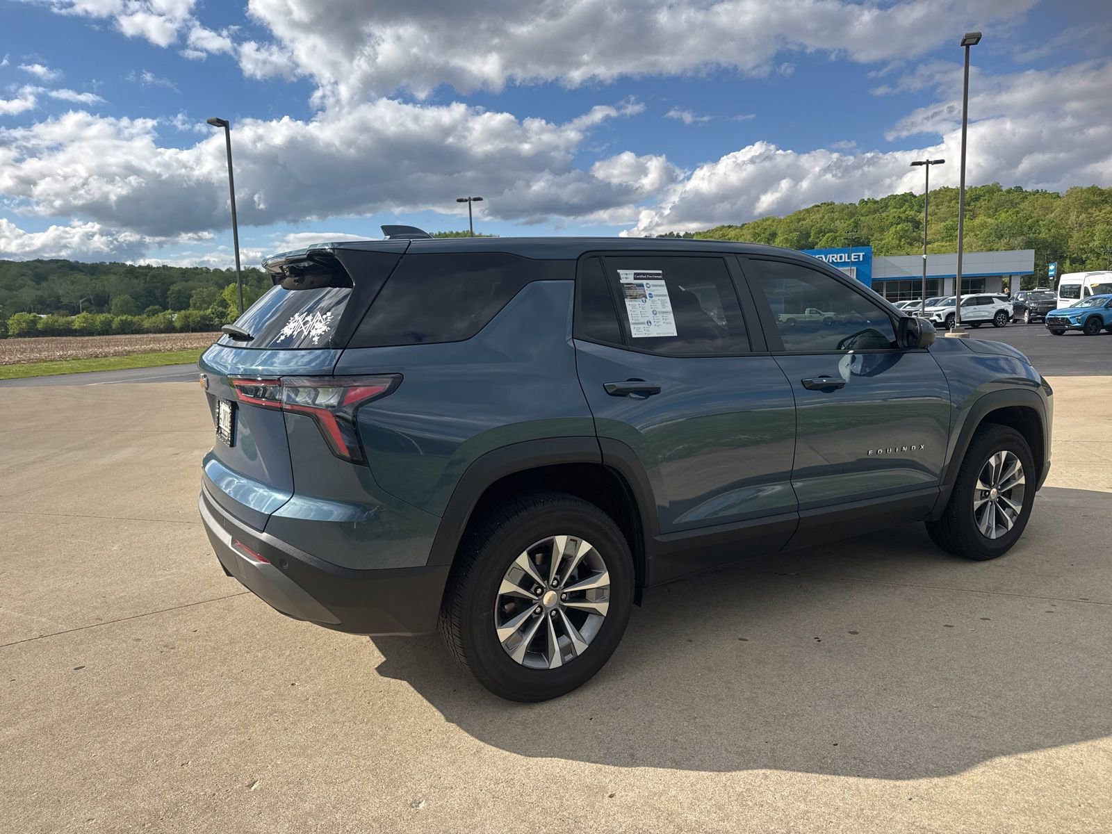 Used 2025 Chevrolet Equinox LT w/ Safety and Technology Package FWD image 4
