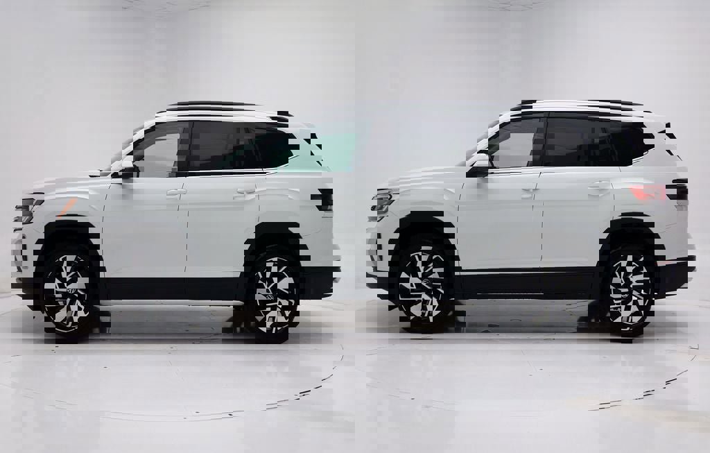 Used 2025 Volkswagen Atlas SE image 6