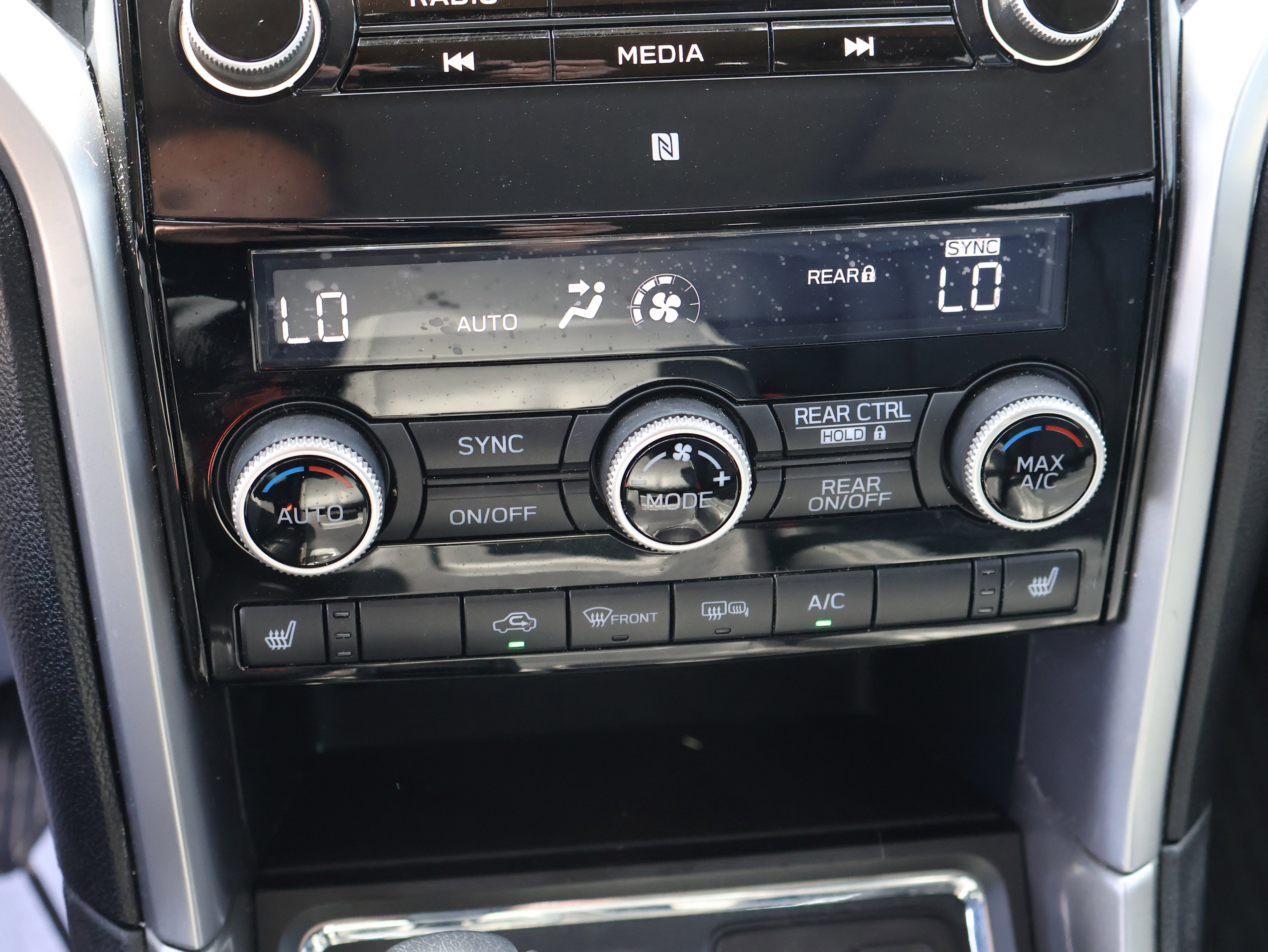 Used 2022 Subaru Ascent Limited w/ Technology Package image 28