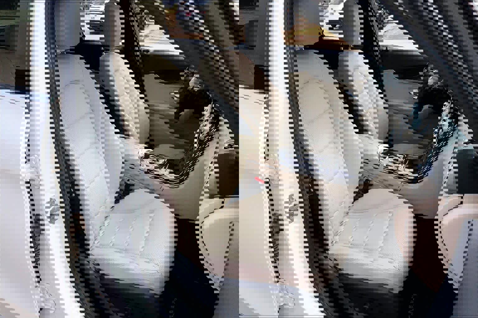 Used 2020 Mercedes-Benz C 300 4MATIC Sedan image 7