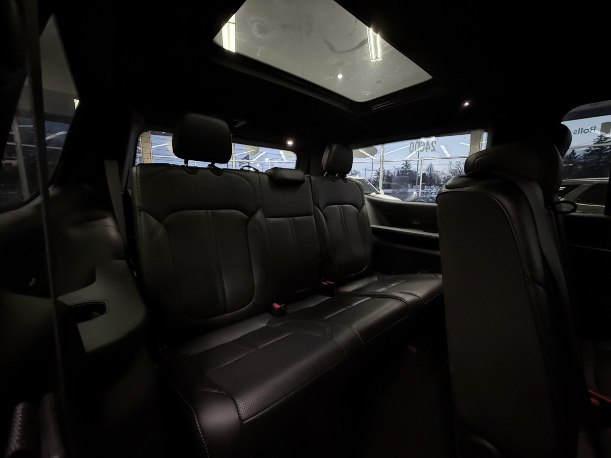 Used 2024 Jeep Wagoneer 4WD w/ Premium Group I image 36