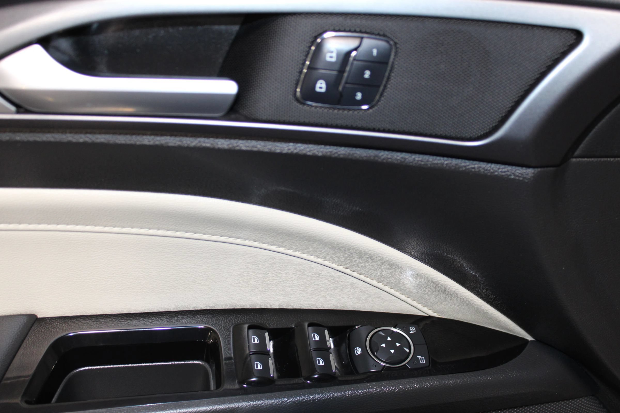 Used 2016 Ford Fusion Titanium AWD/4WD image 9