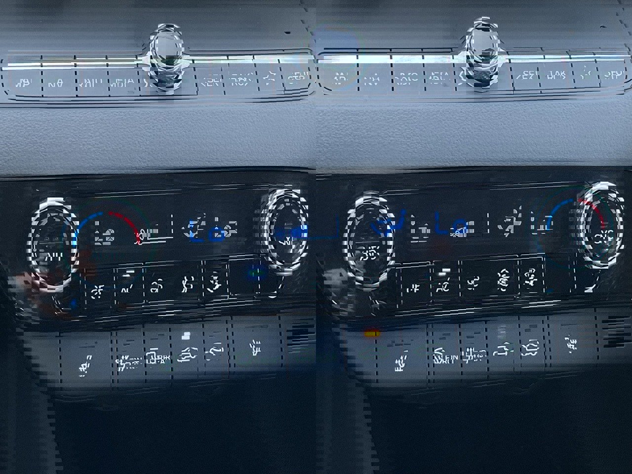 Used 2025 Hyundai Elantra SEL image 34