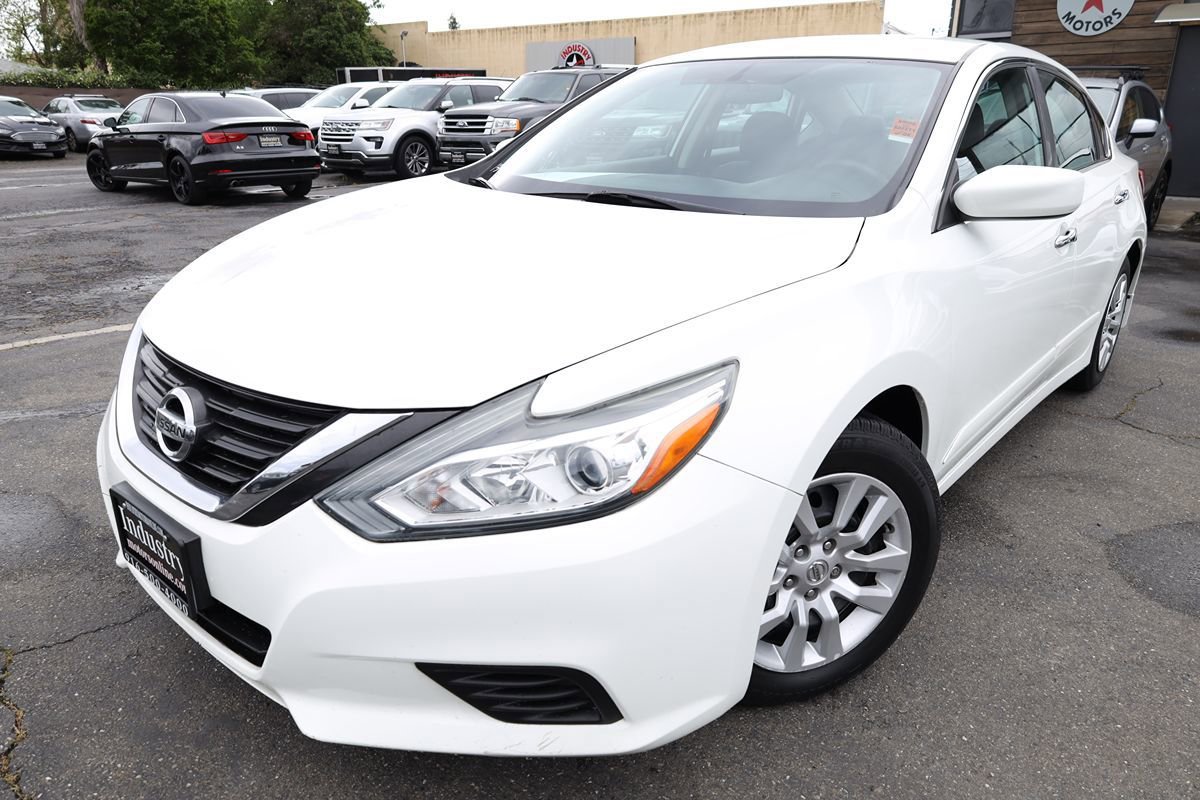 Used 2017 Nissan Altima 2.5 S w/ Power Driver Seat Package FWD image 2