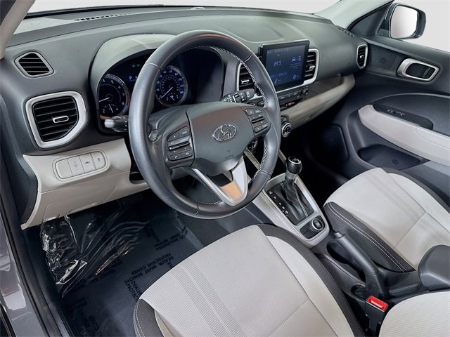 Used 2022 Hyundai Venue SEL image 19