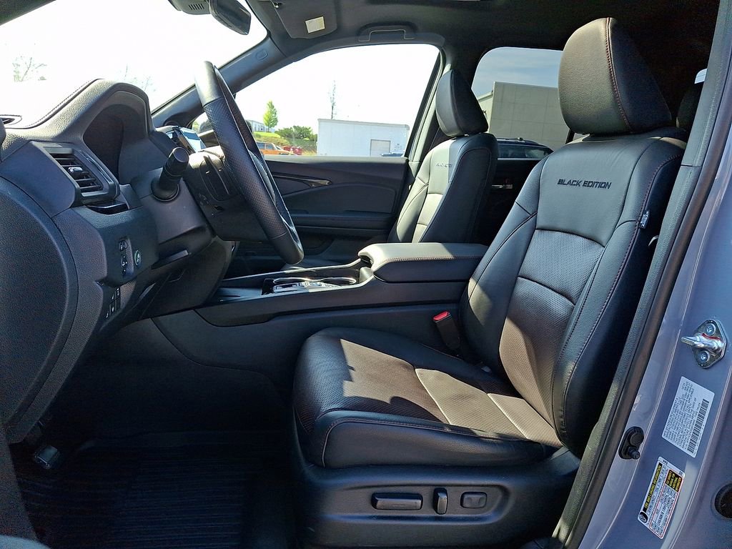 Used 2025 Honda Ridgeline Black Edition image 16