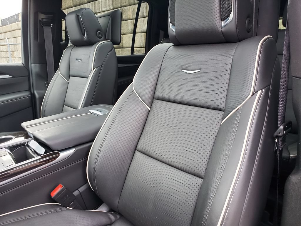 Certified 2025 Cadillac Escalade ESV Premium Luxury w/ Touring Package AWD/4WD image 36
