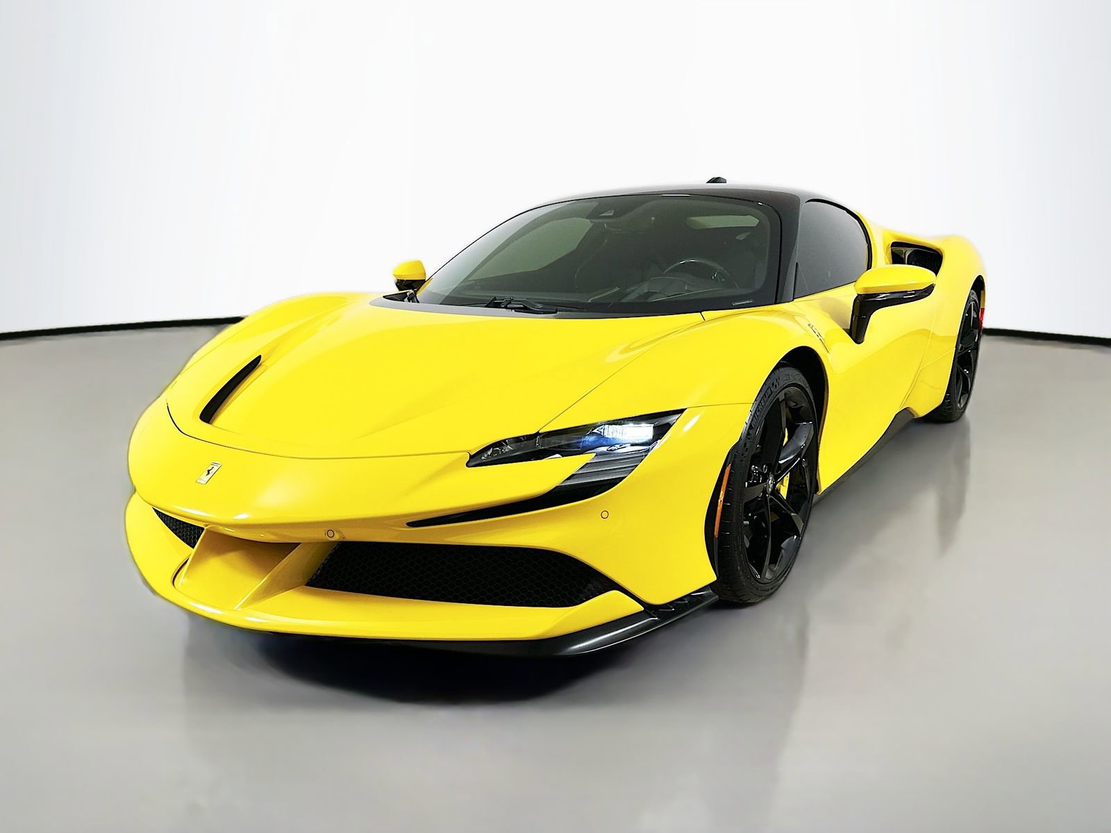 Used 2022 Ferrari SF90 Stradale AWD/4WD image 1