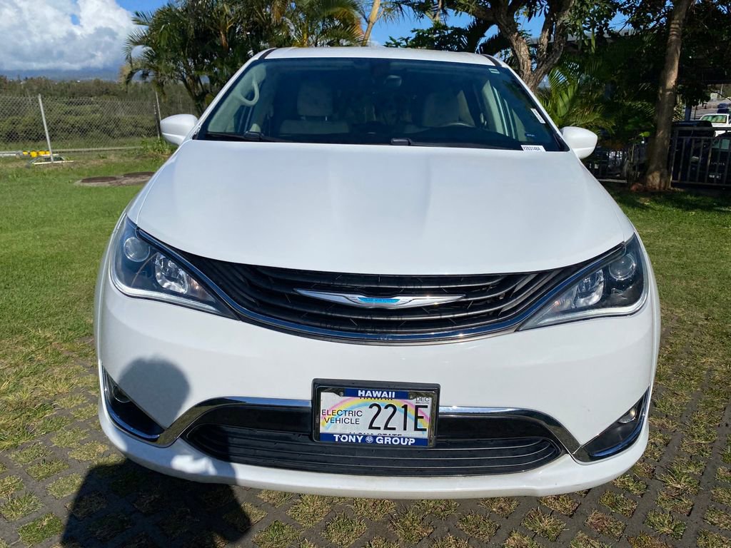 Used 2018 Chrysler Pacifica Touring Plus FWD image 2