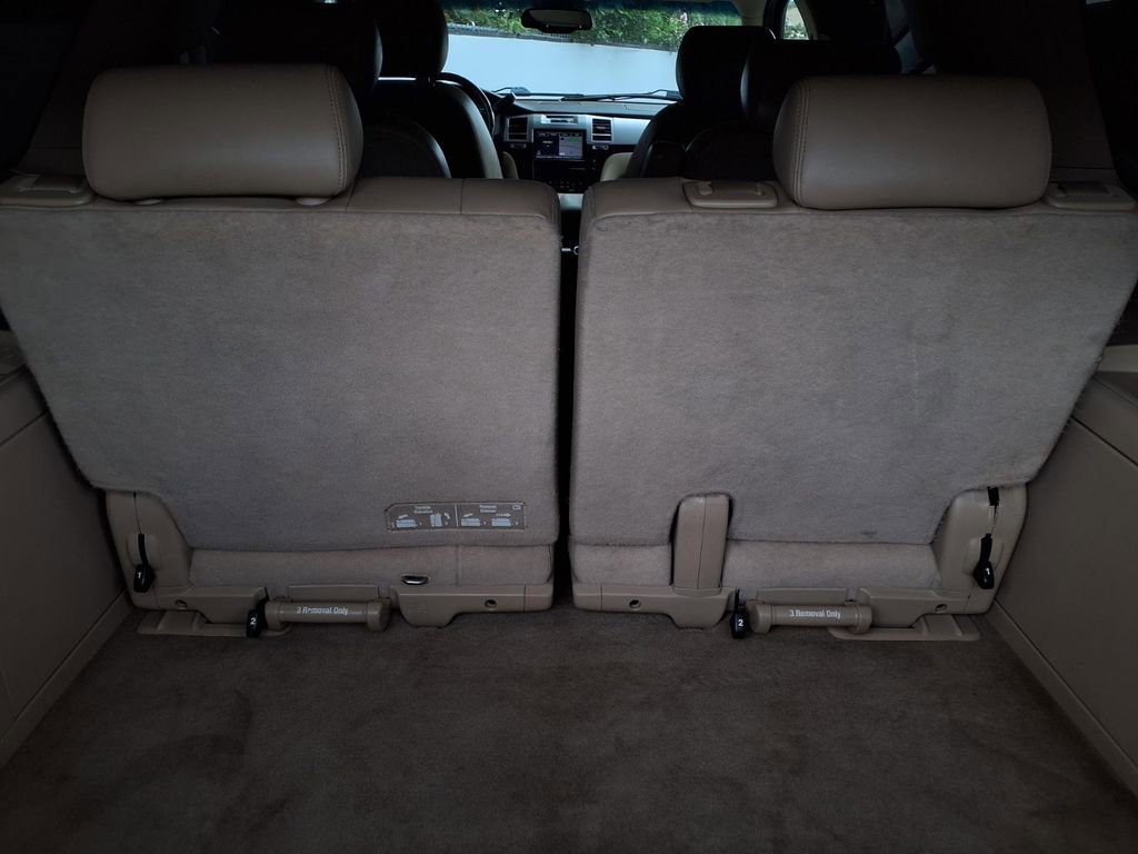 Used 2013 Cadillac Escalade ESV Luxury AWD/4WD image 21