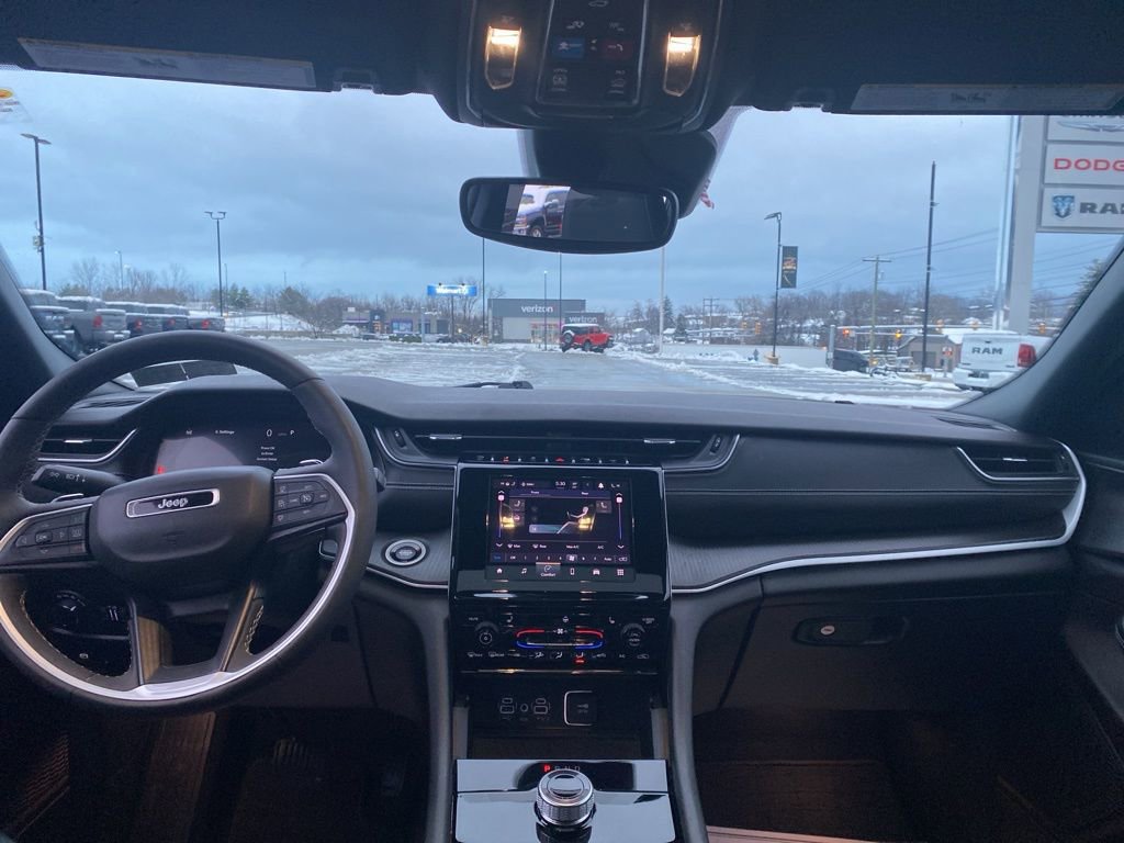 Used 2023 Jeep Grand Cherokee L Laredo image 24