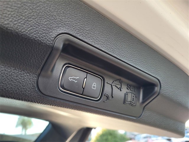 Used 2023 Ford Explorer Limited image 27