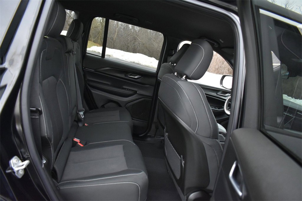 Used 2025 Jeep Grand Cherokee Laredo w/ Luxury Tech Group I image 26