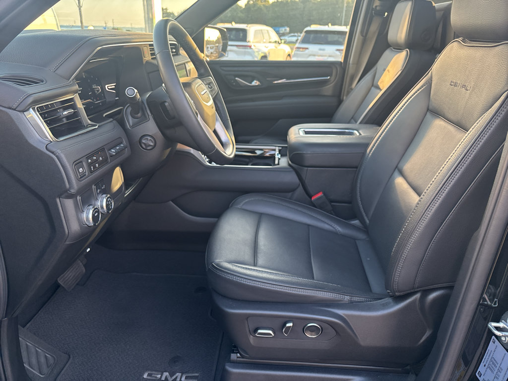 Used 2024 GMC Yukon XL Denali RWD image 18