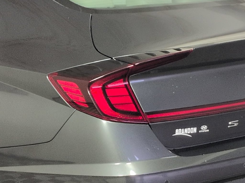 Used 2023 Hyundai Sonata Limited w/ Preferred Accessory Package FWD image 8