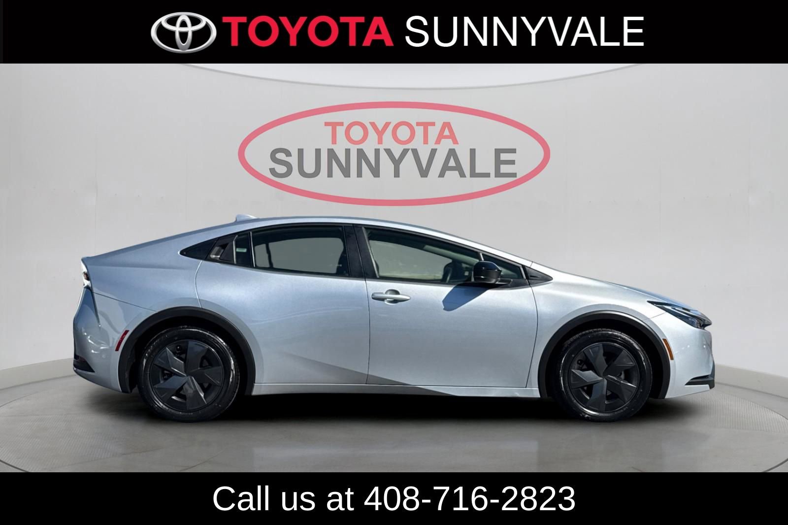 Used 2025 Toyota Prius LE image 9
