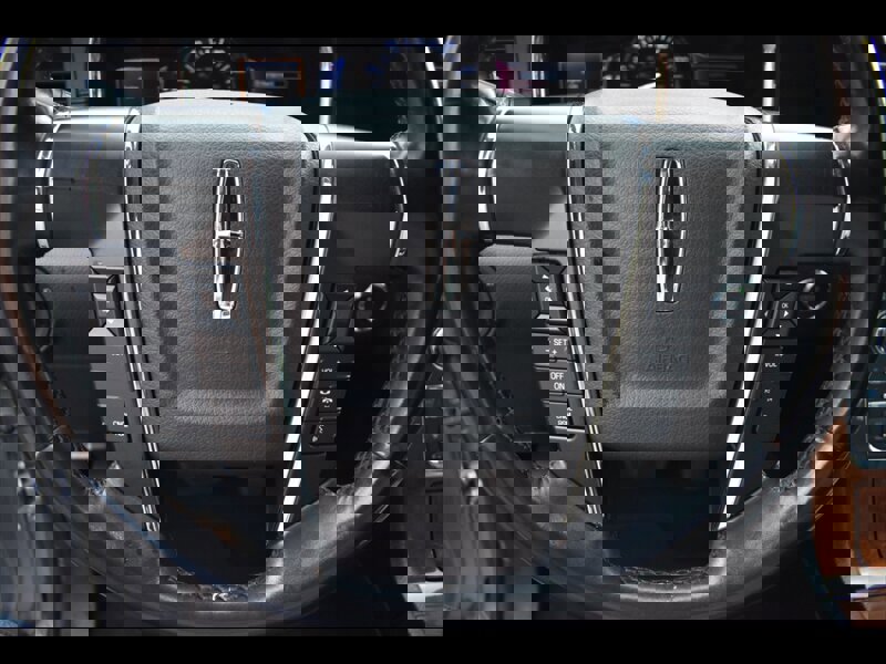 Used 2017 Lincoln Navigator Select image 13