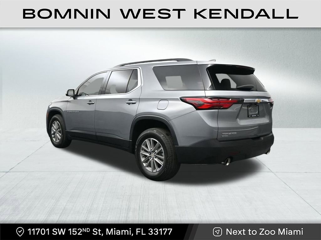 Used 2024 Chevrolet Traverse LT image 3