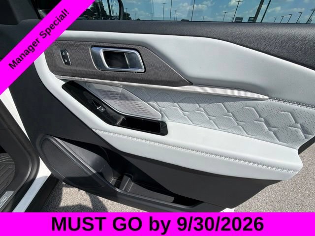 Used 2025 Ford Explorer Platinum w/ LUX Leather Package AWD/4WD image 16