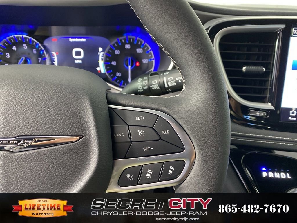 New 2026 Chrysler Pacifica Select image 17