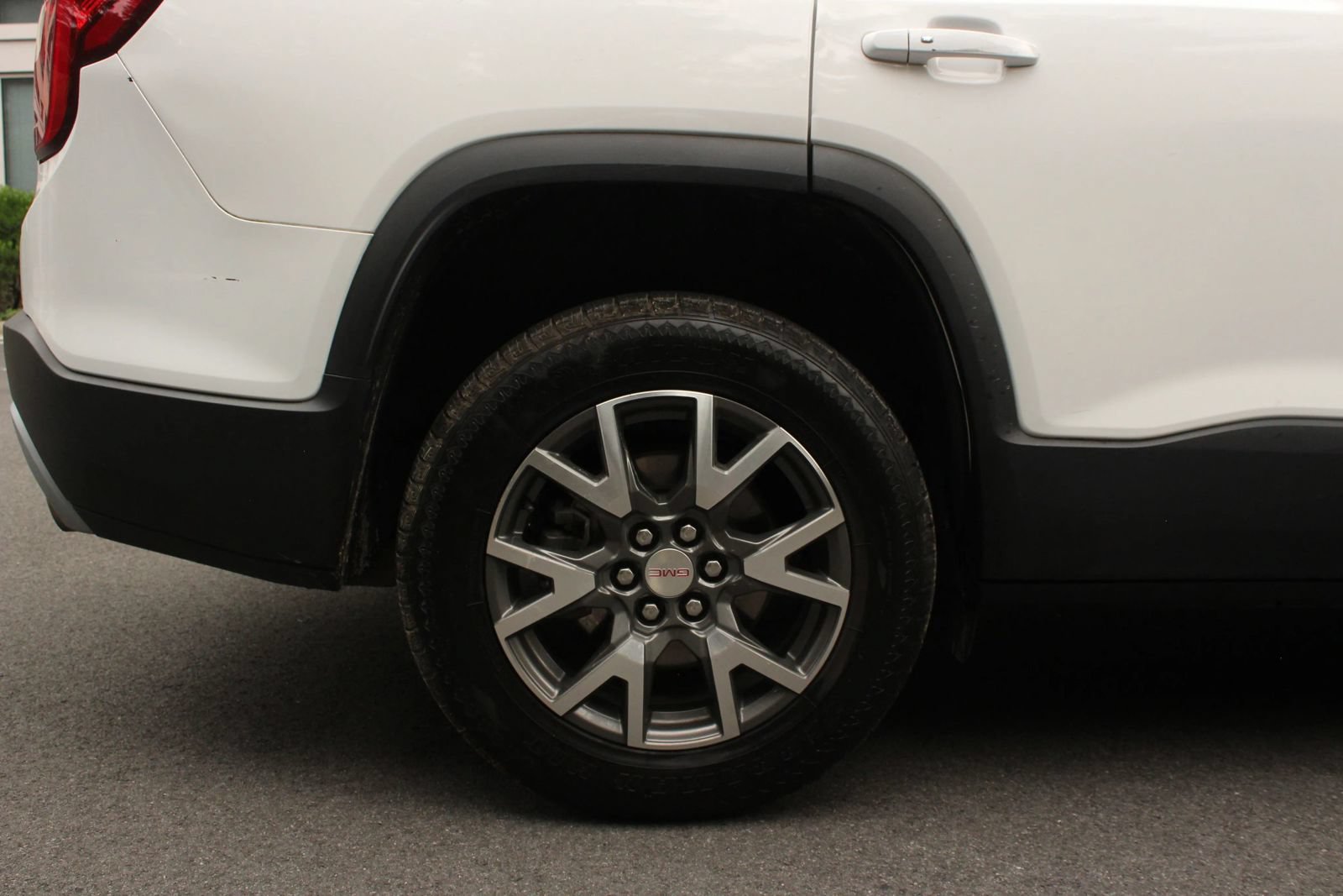 Used 2020 GMC Acadia SLE w/ Driver Convenience Package FWD image 5