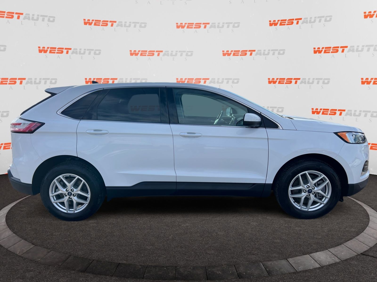 Used 2022 Ford Edge SEL w/ Convenience Package AWD/4WD image 6
