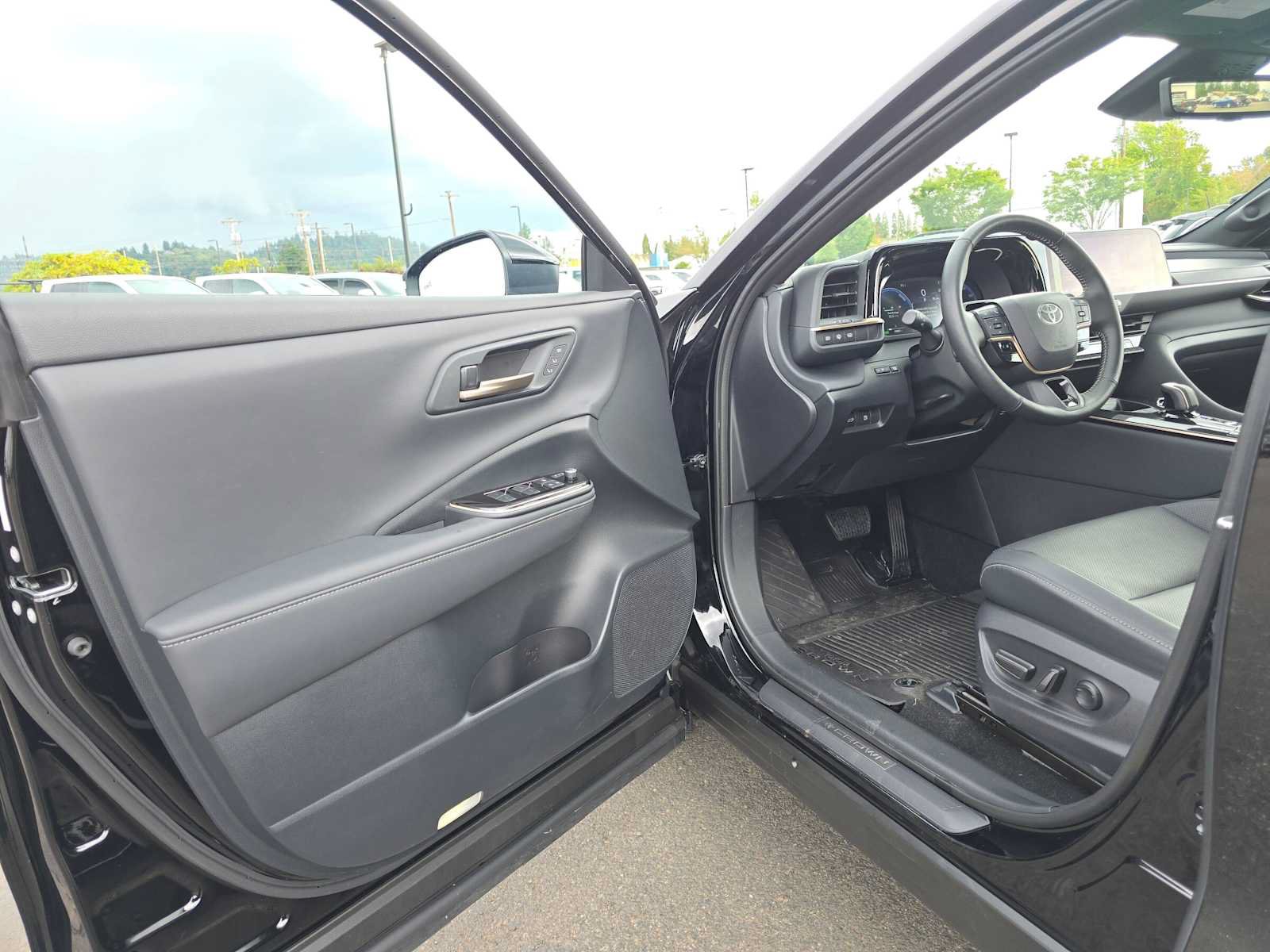 Certified 2025 Toyota Crown Signia w/ Advanced Technology Package AWD/4WD image 20