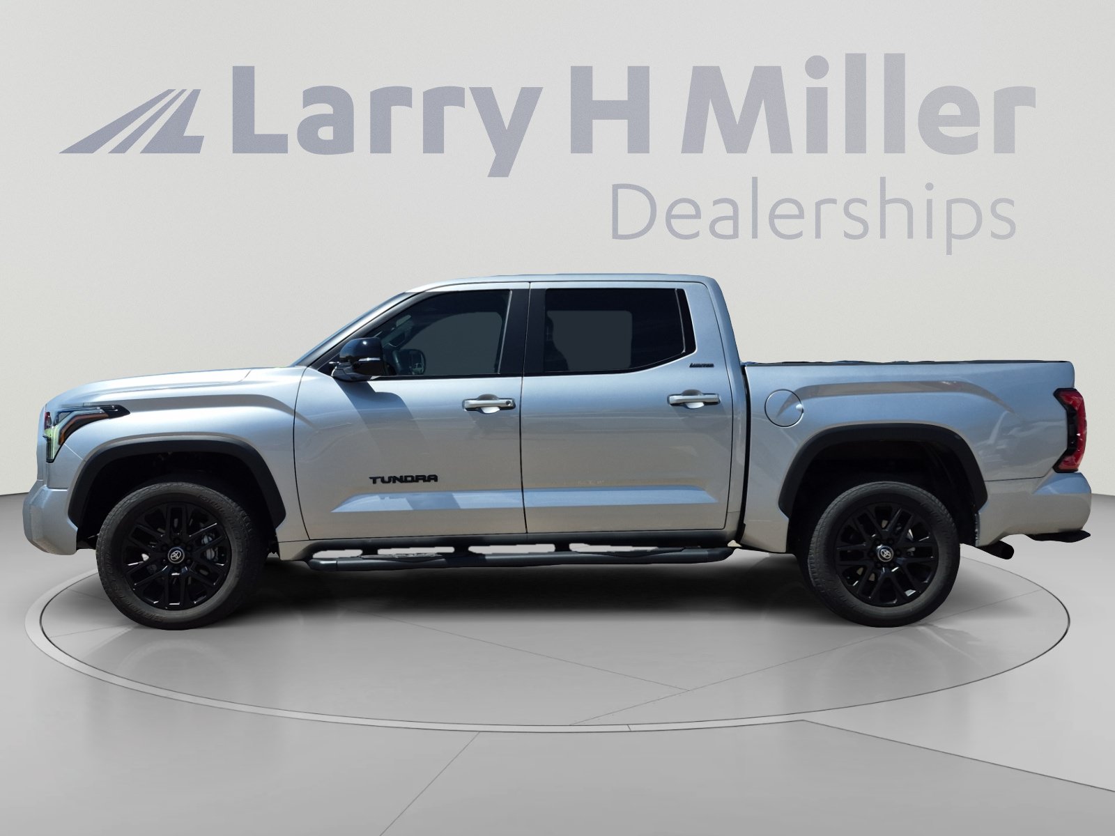 Used 2025 Toyota Tundra Limited AWD/4WD image 2