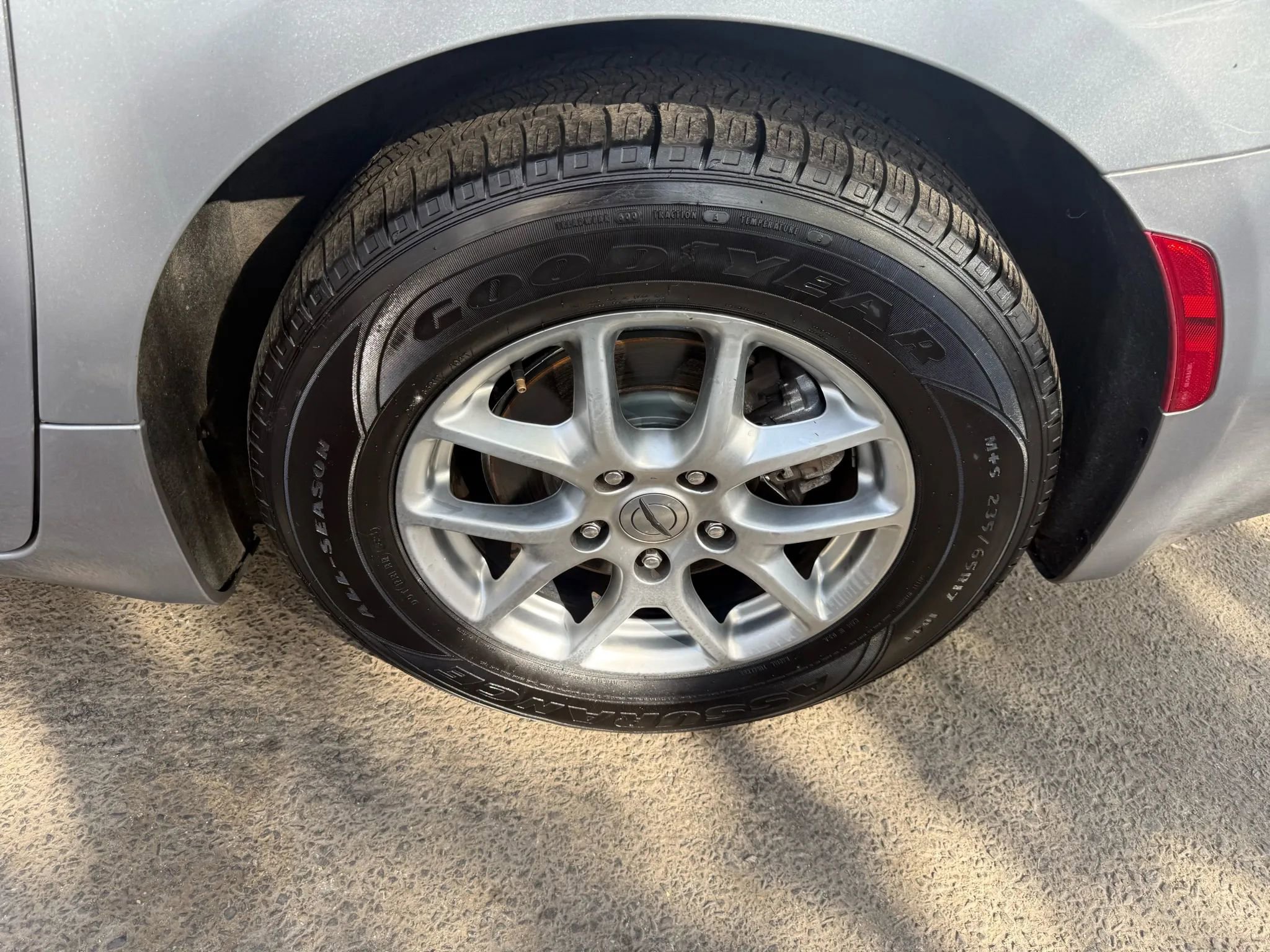 Used 2021 Chrysler Pacifica Touring w/ Uconnect Theater Family Group image 9